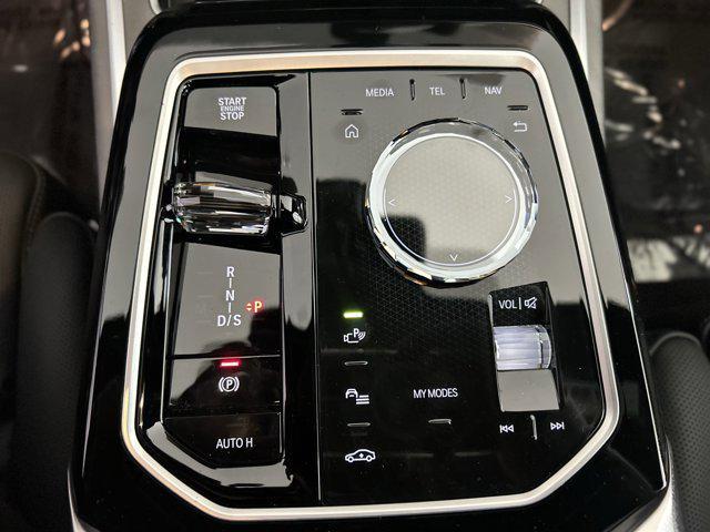 new 2025 BMW 760 car, priced at $131,575