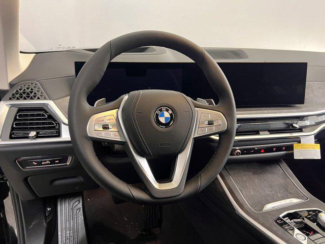 new 2025 BMW X7 car, priced at $89,605