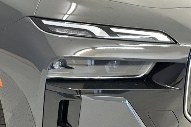 new 2025 BMW 760 car, priced at $129,175