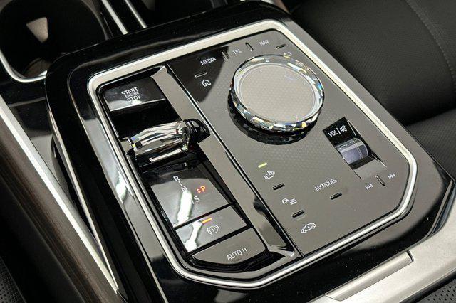 new 2025 BMW 760 car, priced at $130,675