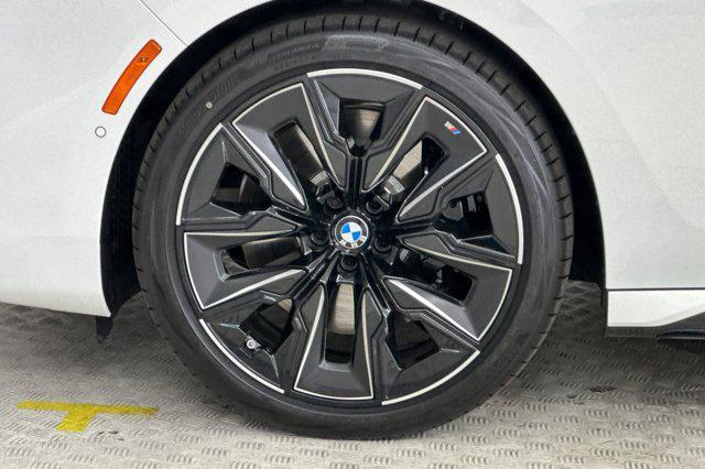 new 2025 BMW 760 car, priced at $130,675