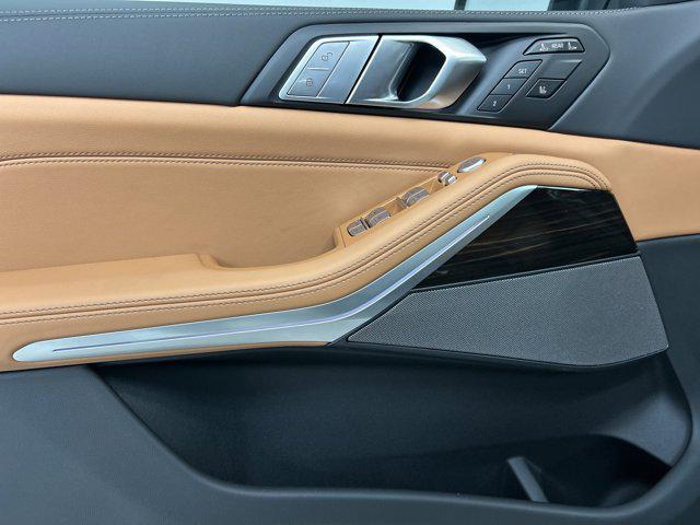 new 2026 BMW X7 car, priced at $89,425
