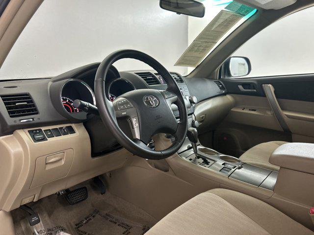 used 2009 Toyota Highlander car, priced at $13,998