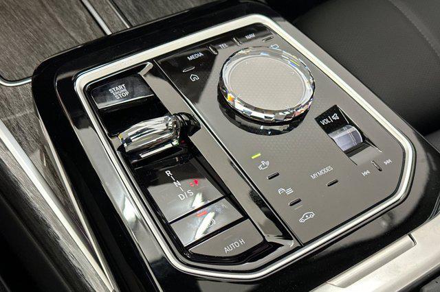 new 2025 BMW 760 car, priced at $132,255