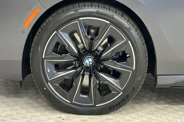 new 2025 BMW 760 car, priced at $136,175