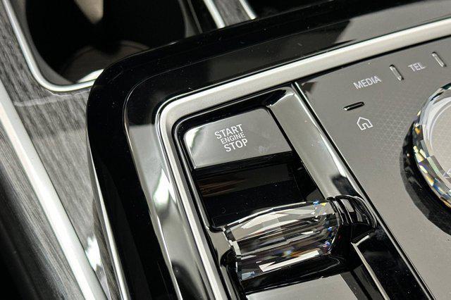 new 2025 BMW 760 car, priced at $127,625