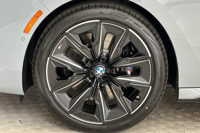 new 2025 BMW 760 car, priced at $127,625