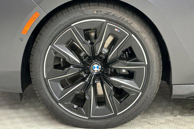 new 2025 BMW 760 car, priced at $137,405