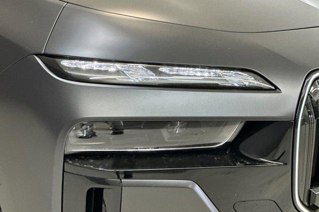 new 2025 BMW 760 car, priced at $137,405