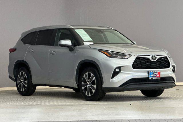 used 2023 Toyota Highlander car, priced at $28,997