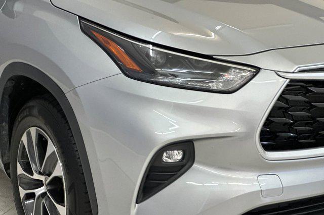 used 2023 Toyota Highlander car, priced at $28,997