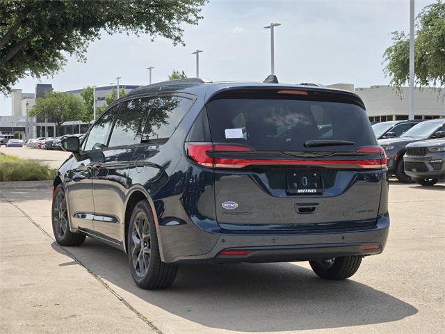 new 2025 Chrysler Pacifica car, priced at $47,626