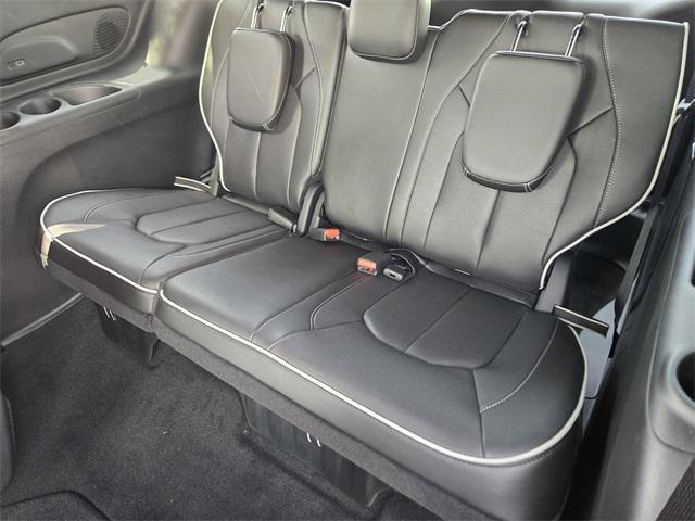 new 2025 Chrysler Pacifica car, priced at $47,626