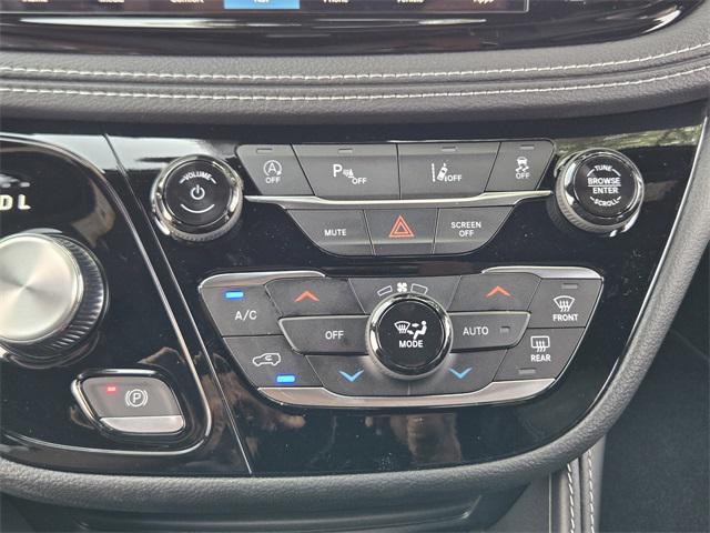 new 2025 Chrysler Pacifica car, priced at $47,626