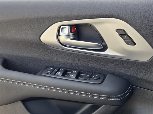 new 2025 Chrysler Pacifica car, priced at $47,626