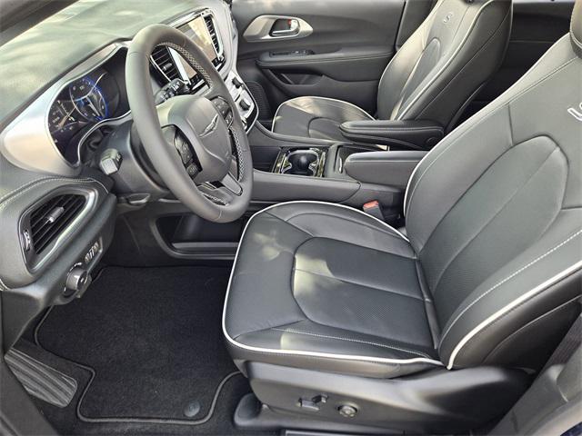 new 2025 Chrysler Pacifica car, priced at $47,626