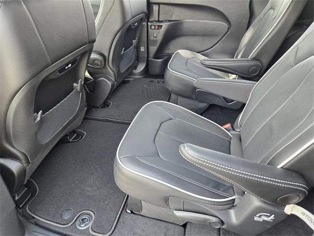 new 2025 Chrysler Pacifica car, priced at $47,626