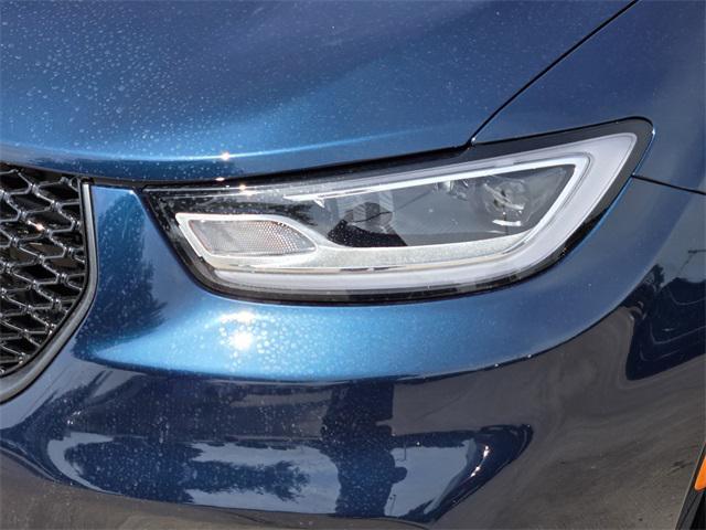 new 2025 Chrysler Pacifica car, priced at $47,626