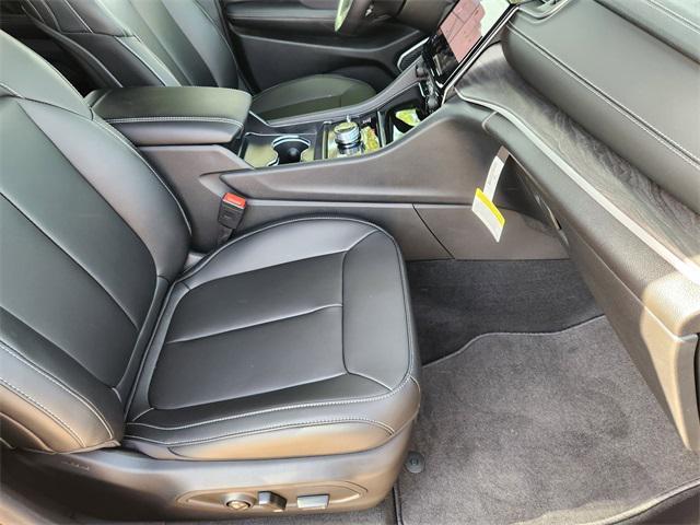 new 2025 Jeep Grand Cherokee car, priced at $45,656