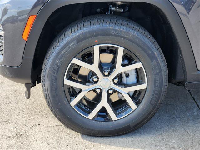 new 2025 Jeep Grand Cherokee car, priced at $45,656