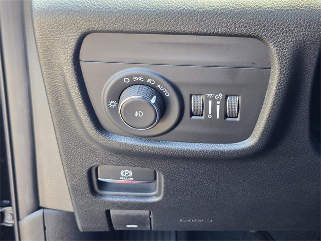 new 2025 Jeep Grand Cherokee car, priced at $43,611