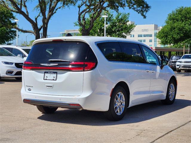 new 2024 Chrysler Pacifica car, priced at $43,905