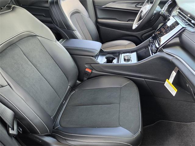 new 2025 Jeep Grand Cherokee car, priced at $39,280