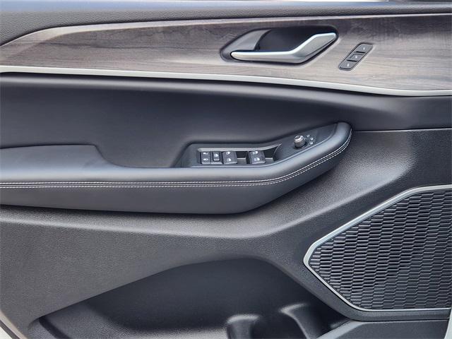new 2025 Jeep Grand Cherokee car, priced at $46,601