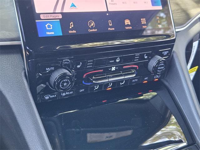 new 2025 Jeep Grand Cherokee car, priced at $40,381