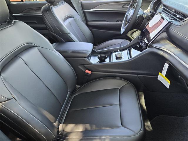 new 2025 Jeep Grand Cherokee car, priced at $40,381