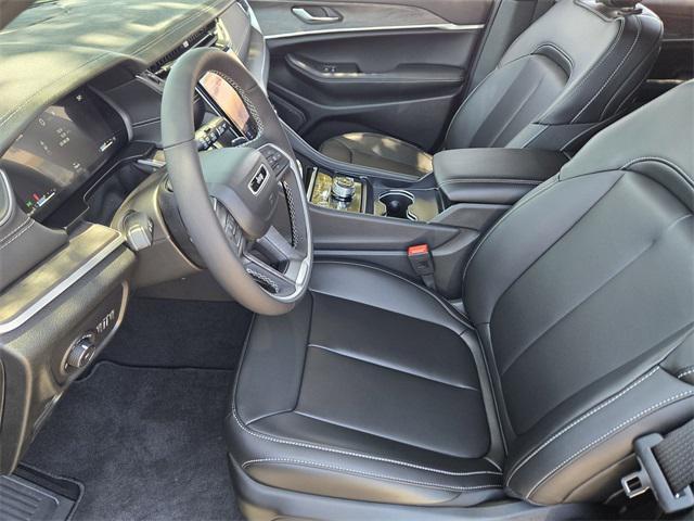 new 2025 Jeep Grand Cherokee car, priced at $40,381