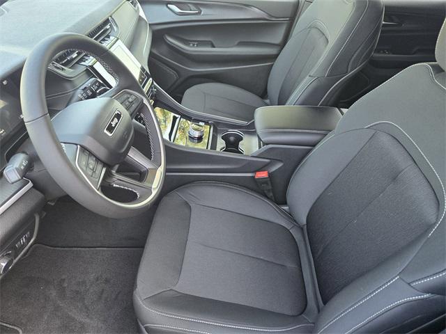 new 2025 Jeep Grand Cherokee car, priced at $37,681