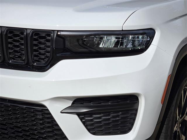 new 2025 Jeep Grand Cherokee car, priced at $38,085