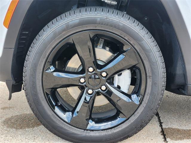 new 2025 Jeep Grand Cherokee car, priced at $43,875