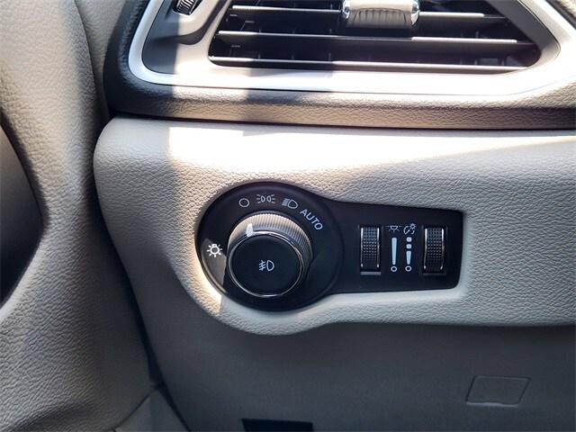 used 2023 Chrysler Pacifica car, priced at $23,455