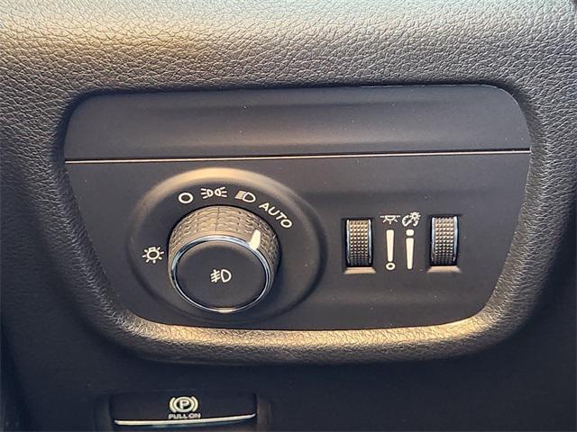 new 2025 Jeep Grand Cherokee car, priced at $45,370