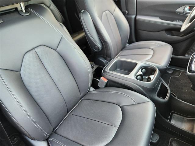new 2025 Chrysler Pacifica car, priced at $46,735