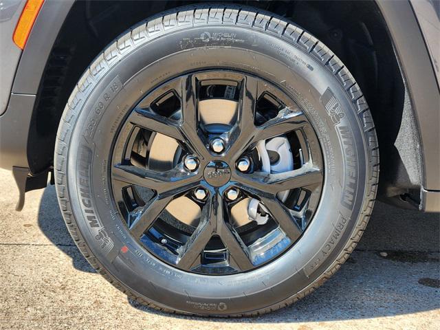 new 2025 Jeep Grand Cherokee car, priced at $43,475