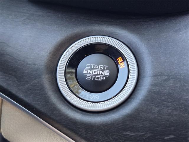 new 2025 Jeep Grand Cherokee car, priced at $40,900