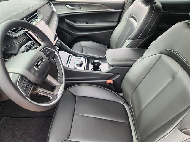 new 2025 Jeep Grand Cherokee car, priced at $38,249