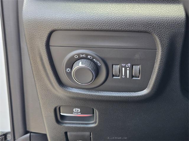 new 2025 Jeep Grand Cherokee car, priced at $38,280