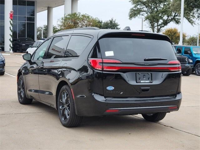 new 2025 Chrysler Pacifica car, priced at $52,545