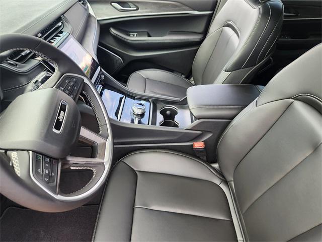 new 2025 Jeep Grand Cherokee car, priced at $47,381