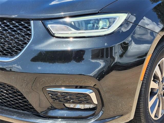 used 2022 Chrysler Pacifica Hybrid car, priced at $25,627