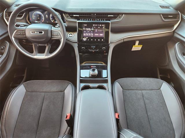 new 2025 Jeep Grand Cherokee car, priced at $42,880