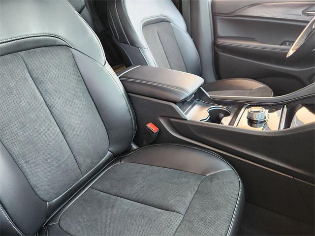 new 2025 Jeep Grand Cherokee car, priced at $42,880