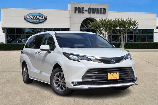 used 2023 Toyota Sienna car, priced at $38,924