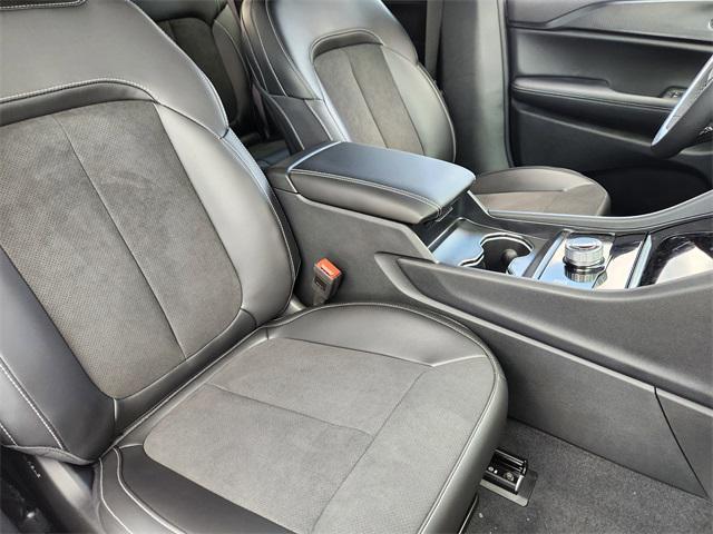 new 2025 Jeep Grand Cherokee car, priced at $38,085