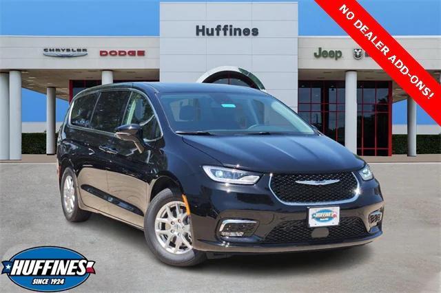 new 2024 Chrysler Pacifica car, priced at $42,952