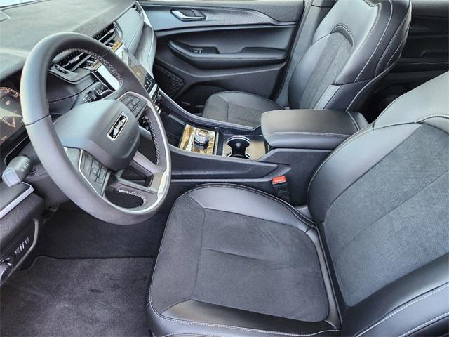 new 2025 Jeep Grand Cherokee car, priced at $37,625